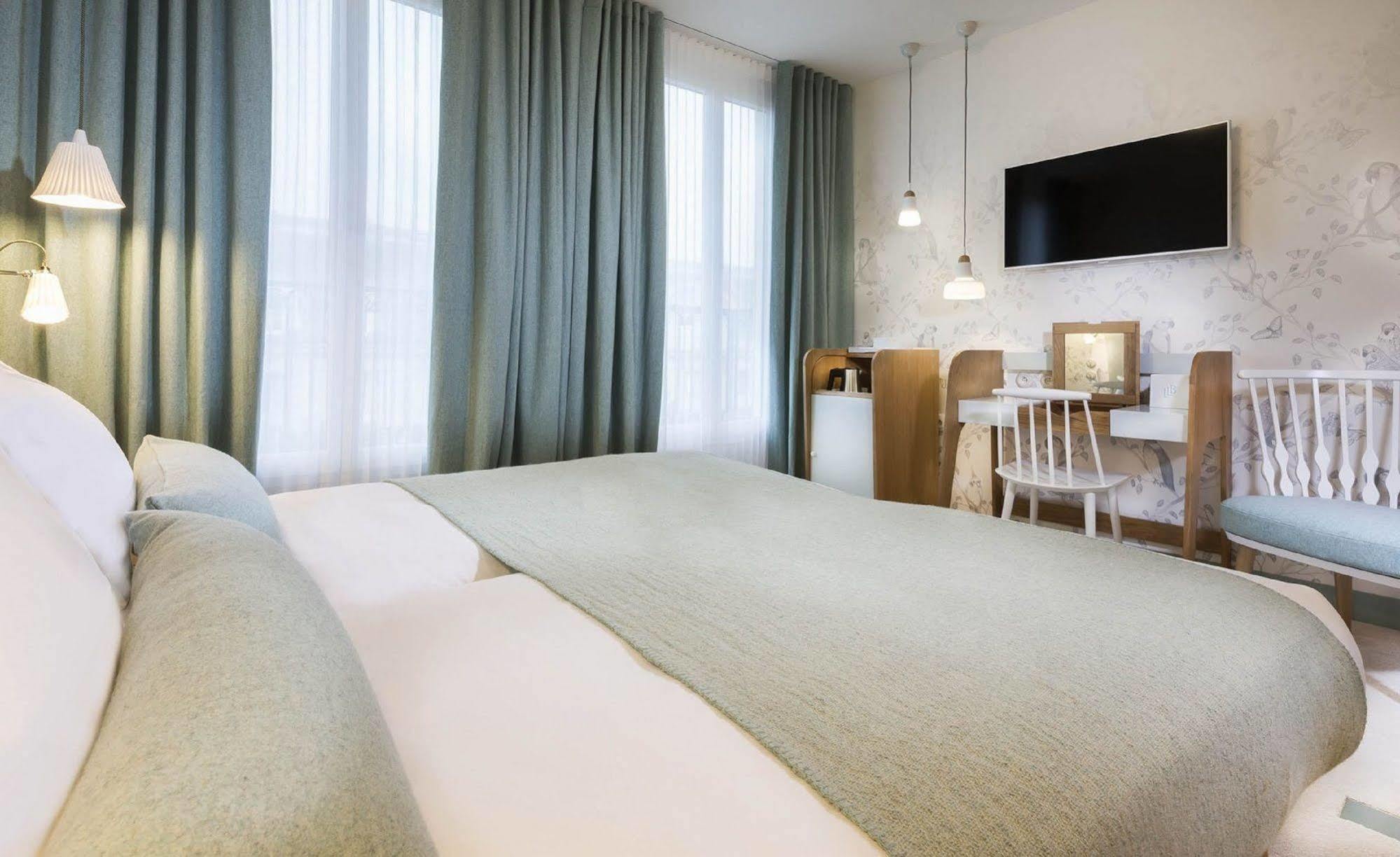 Hotel Le Lapin Blanc Paris Exterior photo
