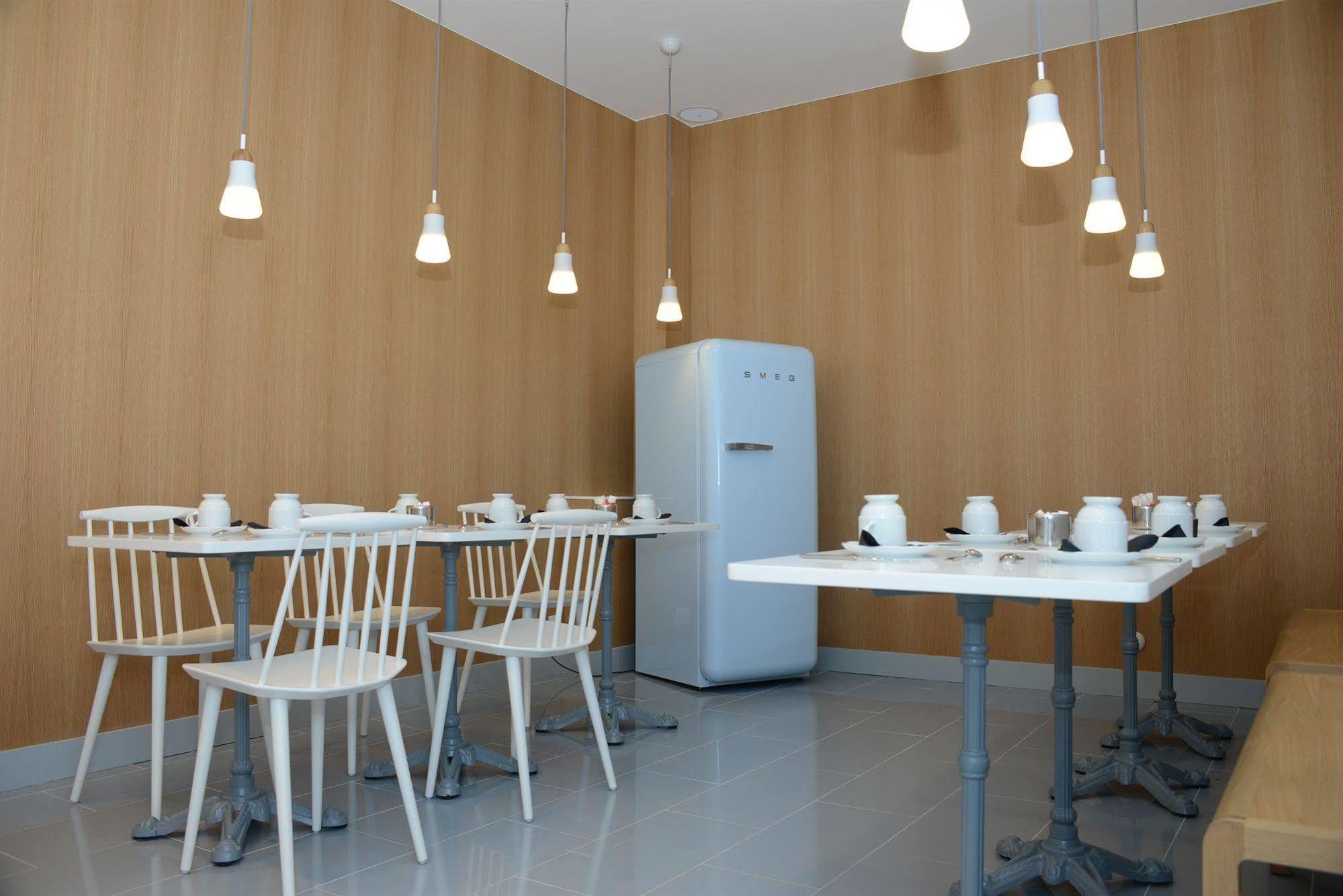 Hotel Le Lapin Blanc Paris Exterior photo