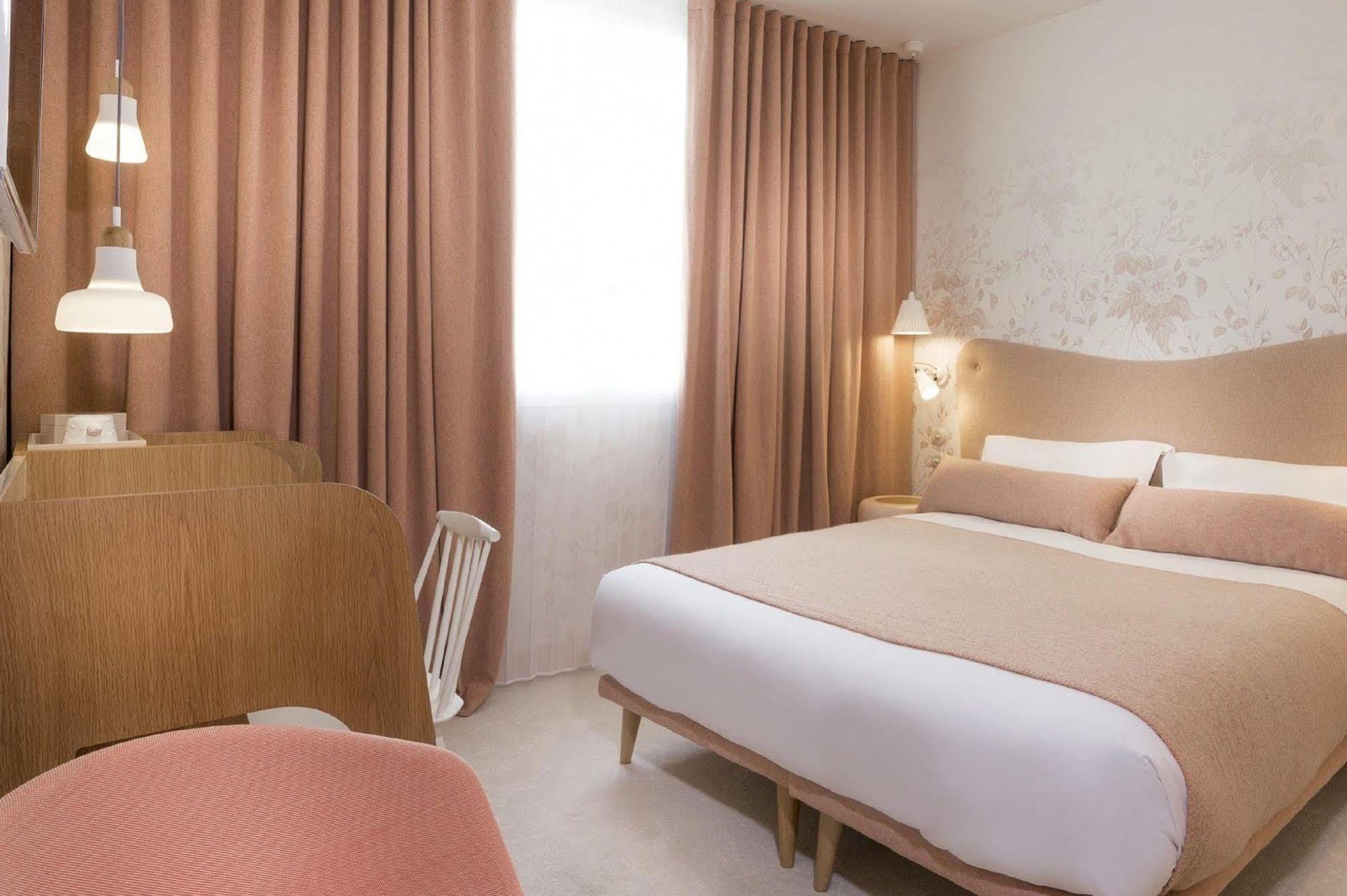 Hotel Le Lapin Blanc Paris Exterior photo